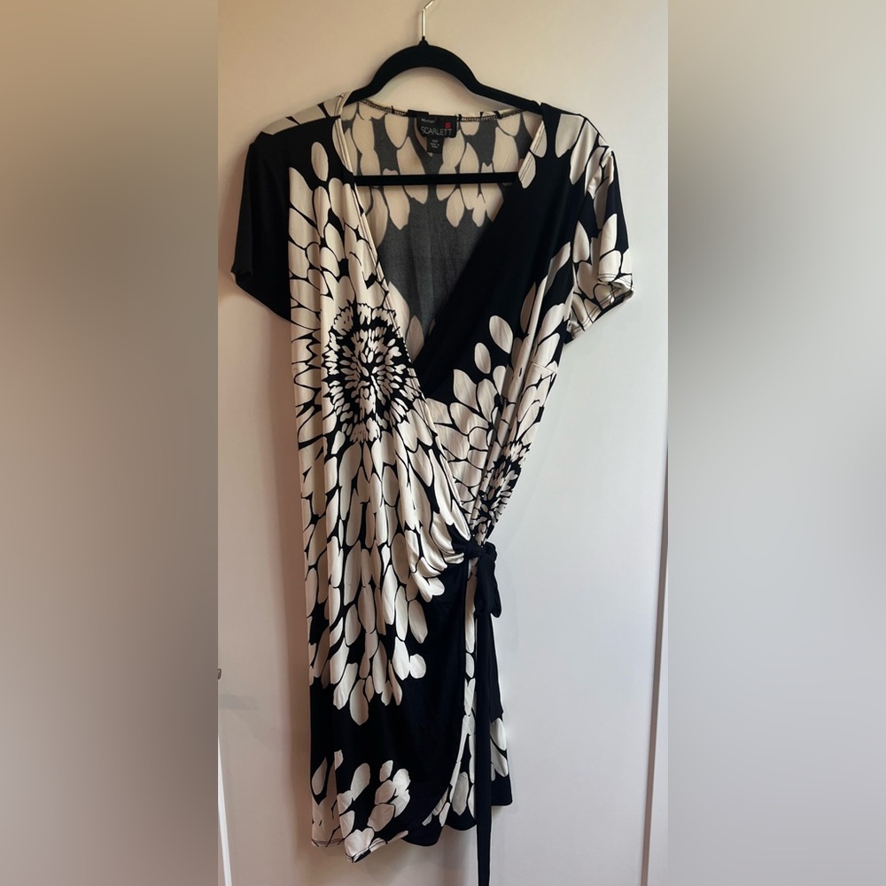 Scarlett Black and White Floral Dress